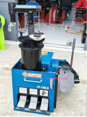 mayravaolopotoluudongbangkhinensunteklp100ld05 thietbiv2com Máy ra vào lốp ô tô lưu động SUNTEK LP 100LD