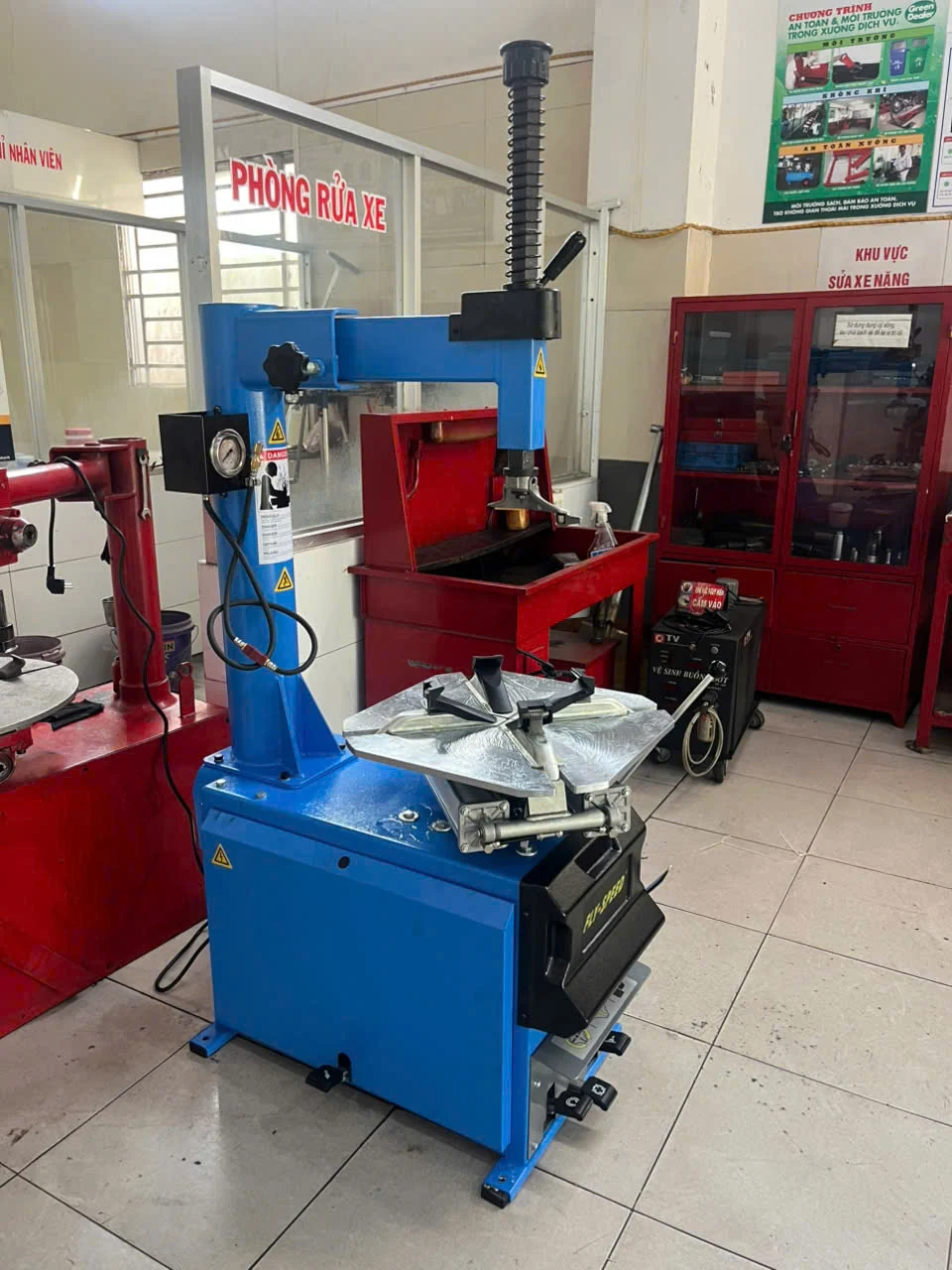 Máy ra vào lốp ô tô du lịch và tay ga giá tốt FS-808