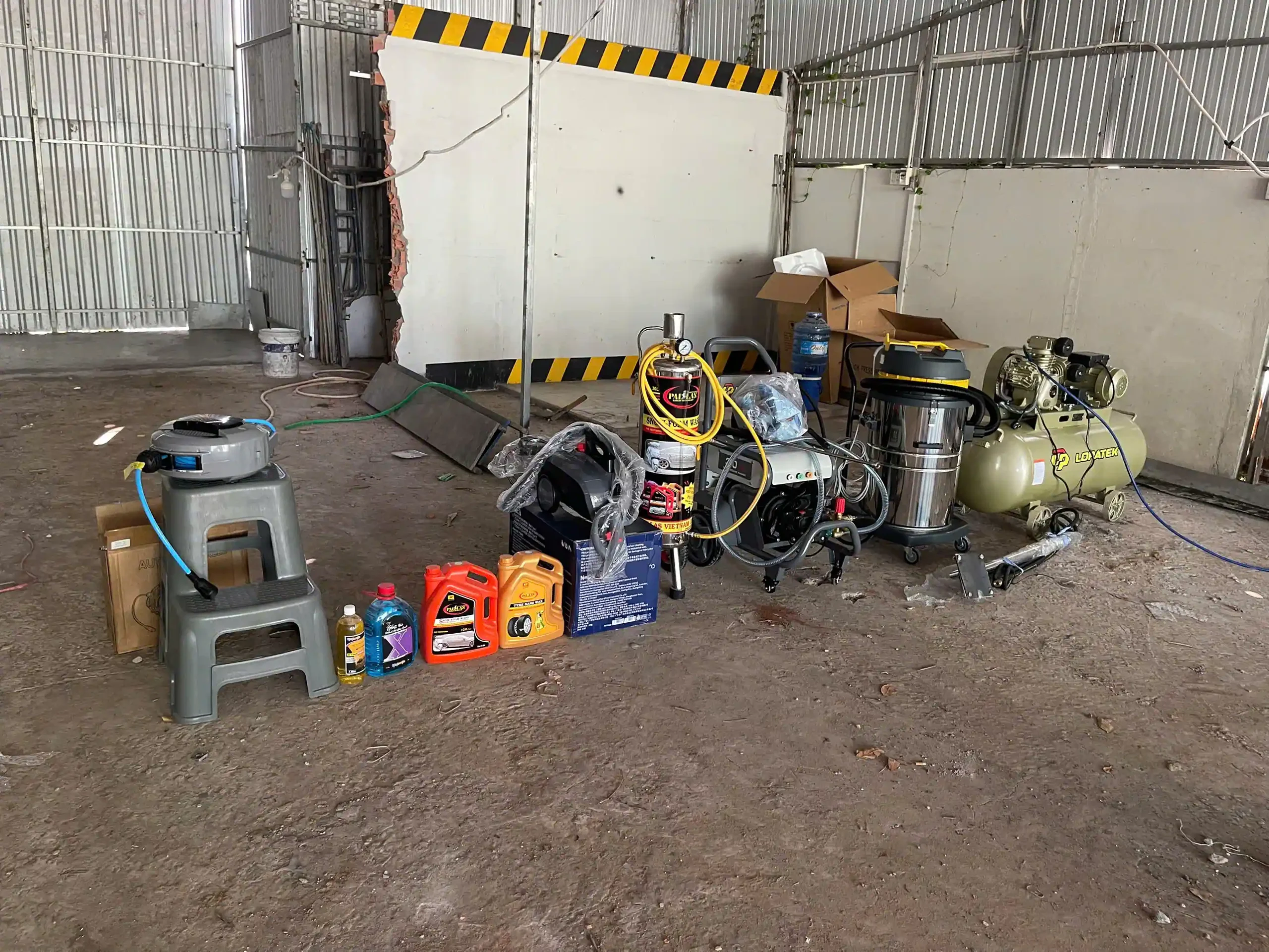 Bộ thiết bị mở tiệm rửa xe ô tô chuyên nghiệp có máy nén khí Lopatek