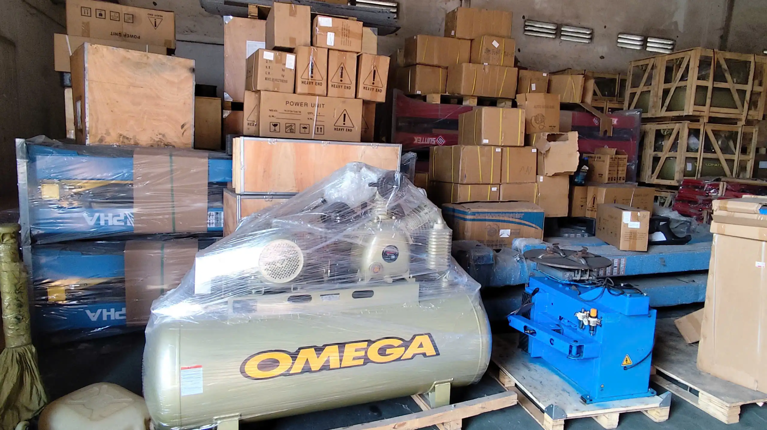 Kho máy nén khí Lopatek chính hãng đóng kiện tại kho